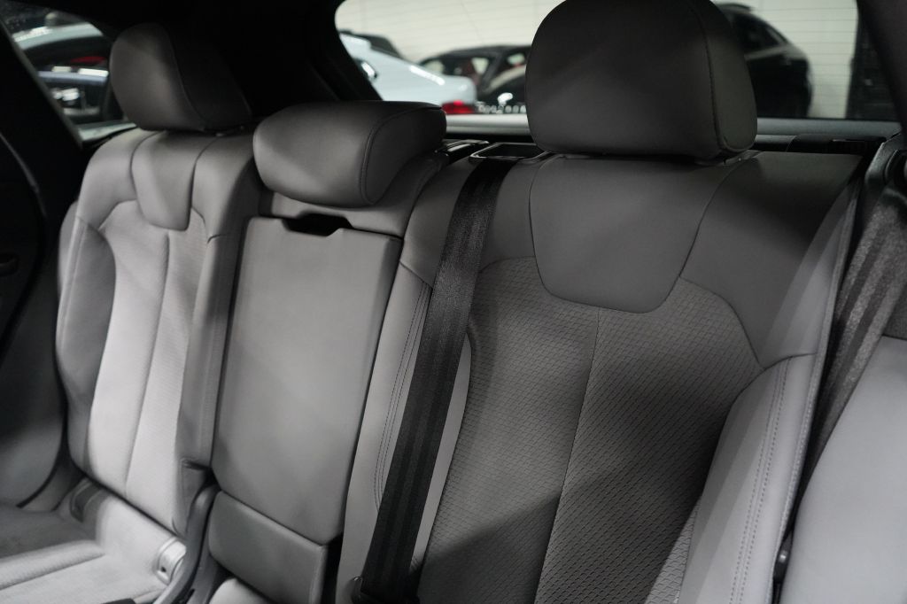 2022 Audi SQ5 Premium - Photo 19