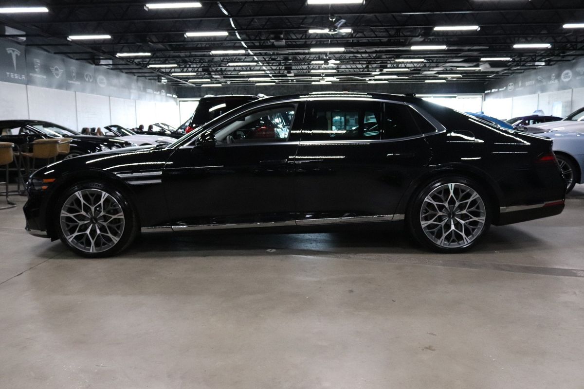 2025 Genesis G90 3.5T E-Supercharger photo 2