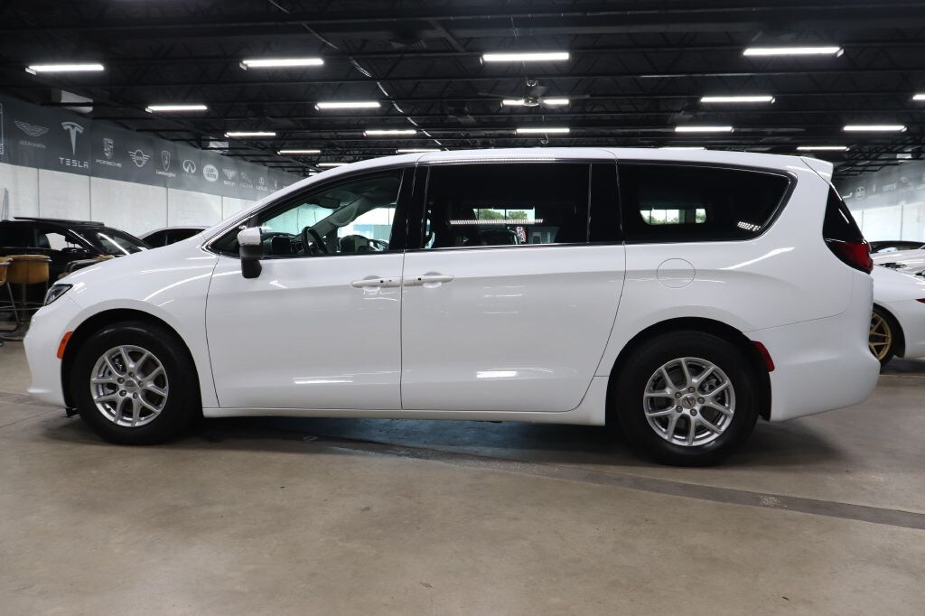 Used 2023 Chrysler Pacifica Touring L Van