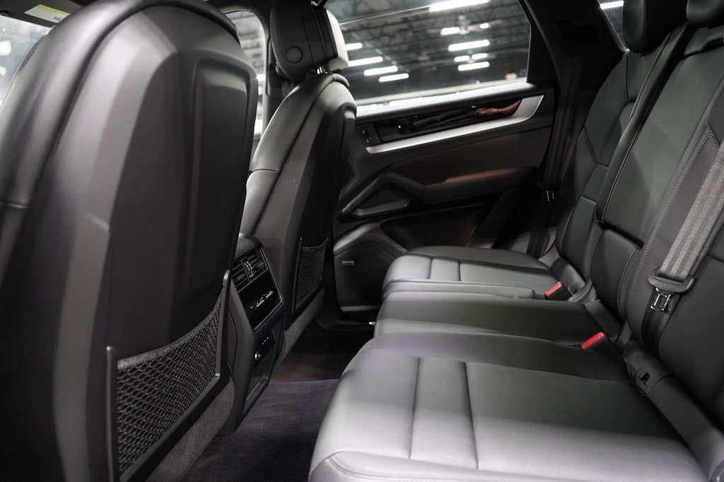 2024 Porsche Cayenne Base - Photo 14