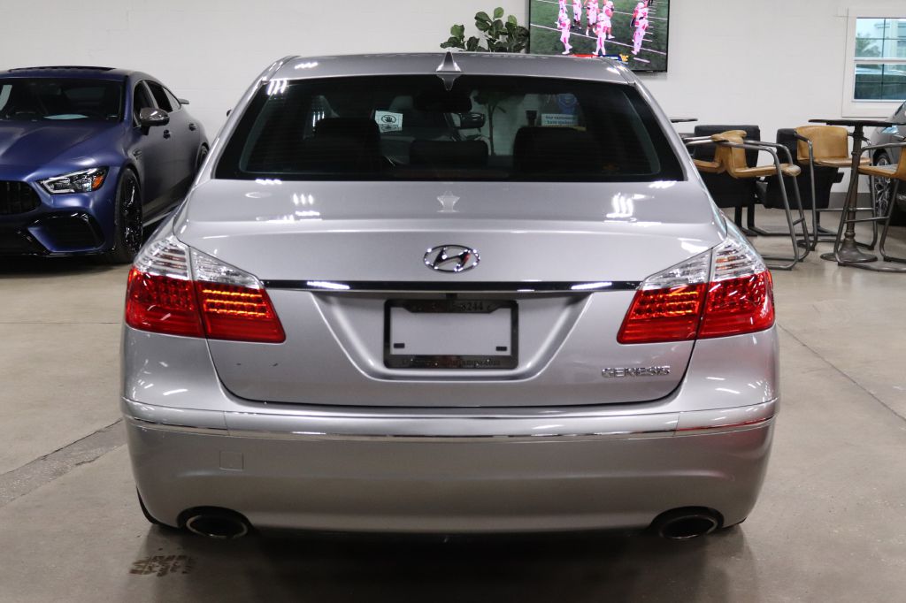 2010 Hyundai Genesis 3.8 photo 4