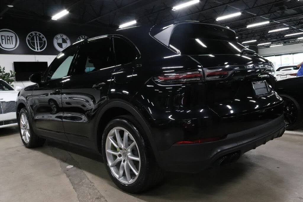 2020 Porsche Cayenne E-Hybrid photo 3