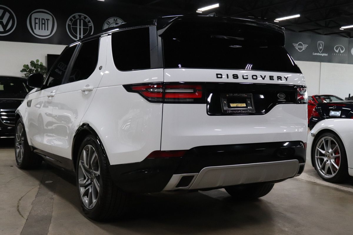 2020 Land Rover Discovery Landmark photo 3