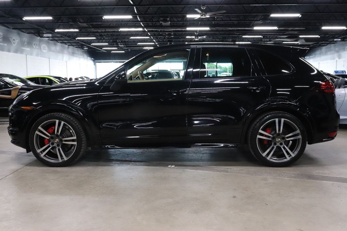 2013 Porsche Cayenne GTS photo 2