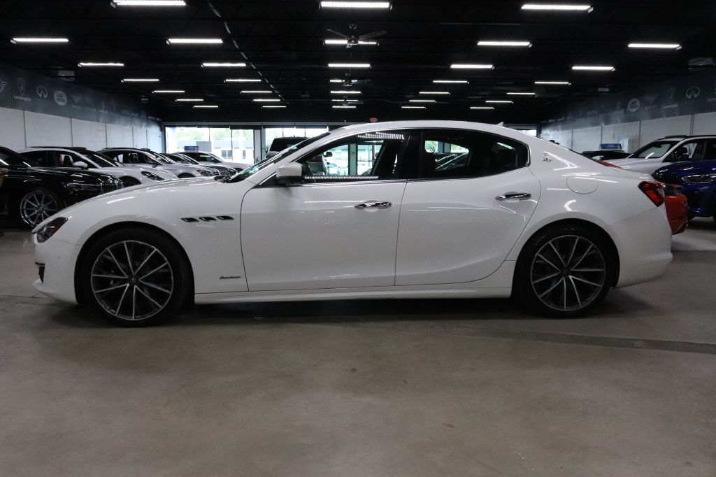2019 Maserati Ghibli S photo 2