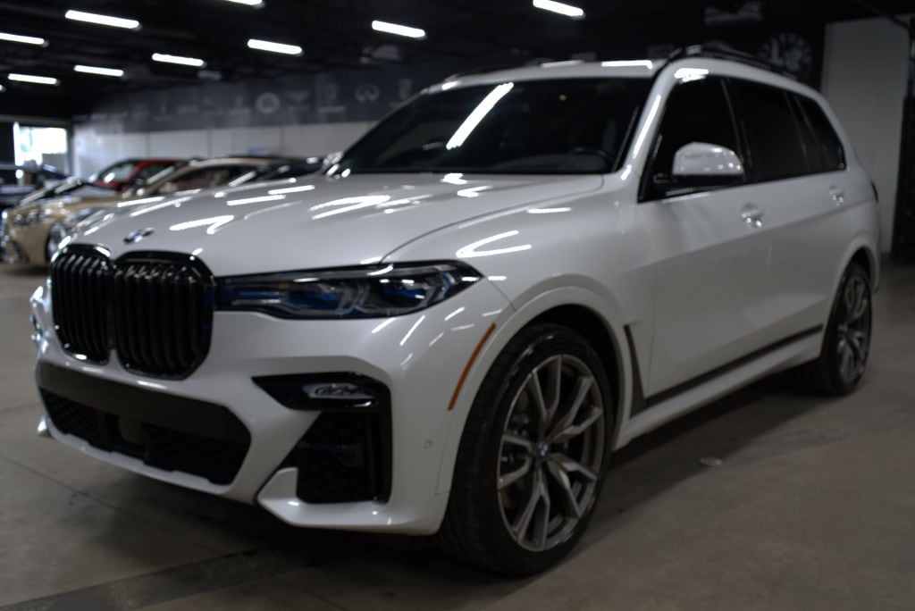 2022 BMW X7 M50i's photo