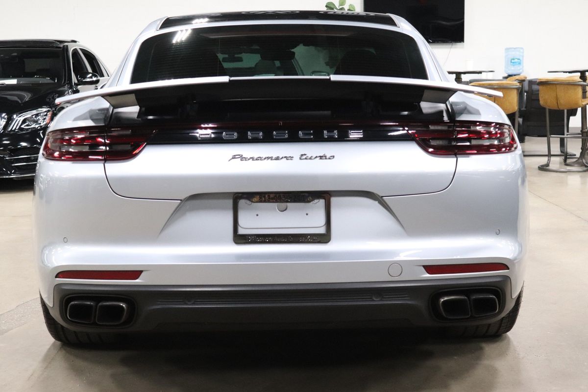 2017 Porsche Panamera Turbo photo 4