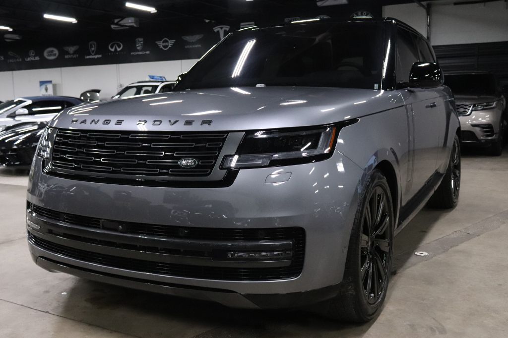 2023 Land Rover Range Rover SE's photo