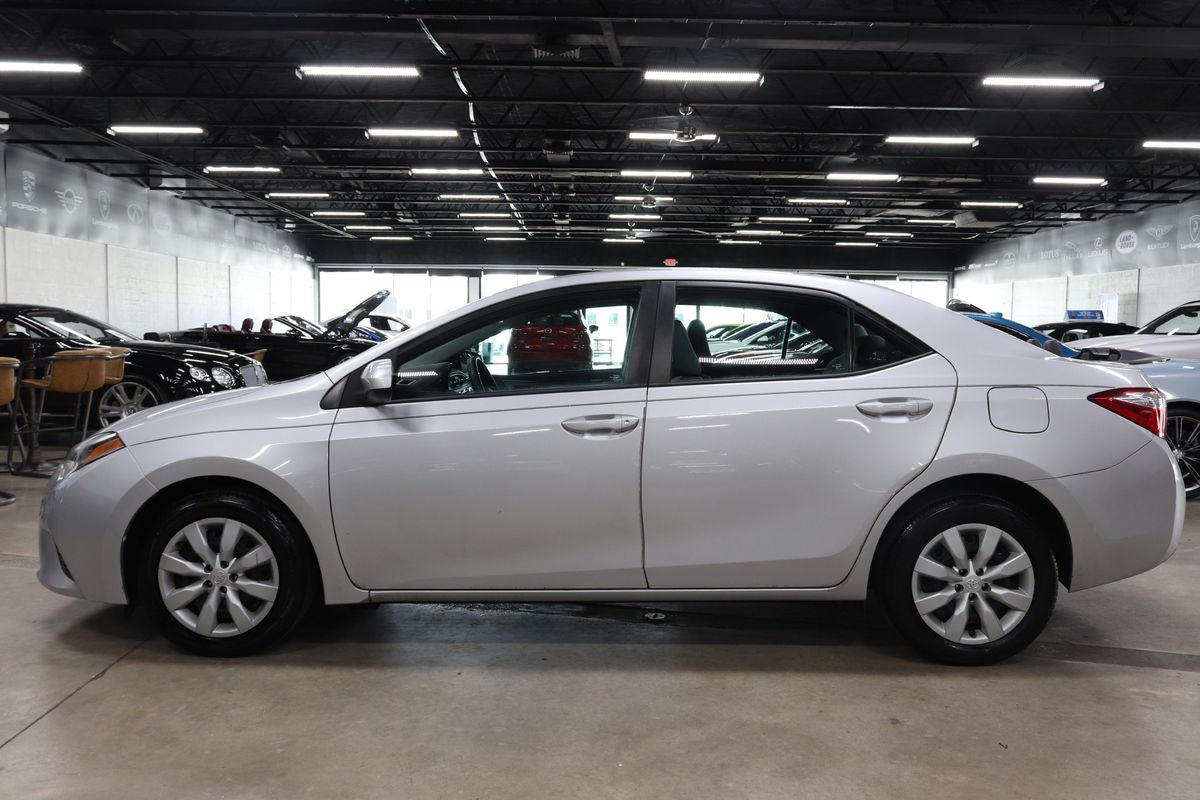 2016 Toyota Corolla LE Premium photo 2