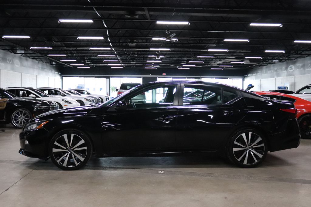 2019 Nissan Altima SR photo 2