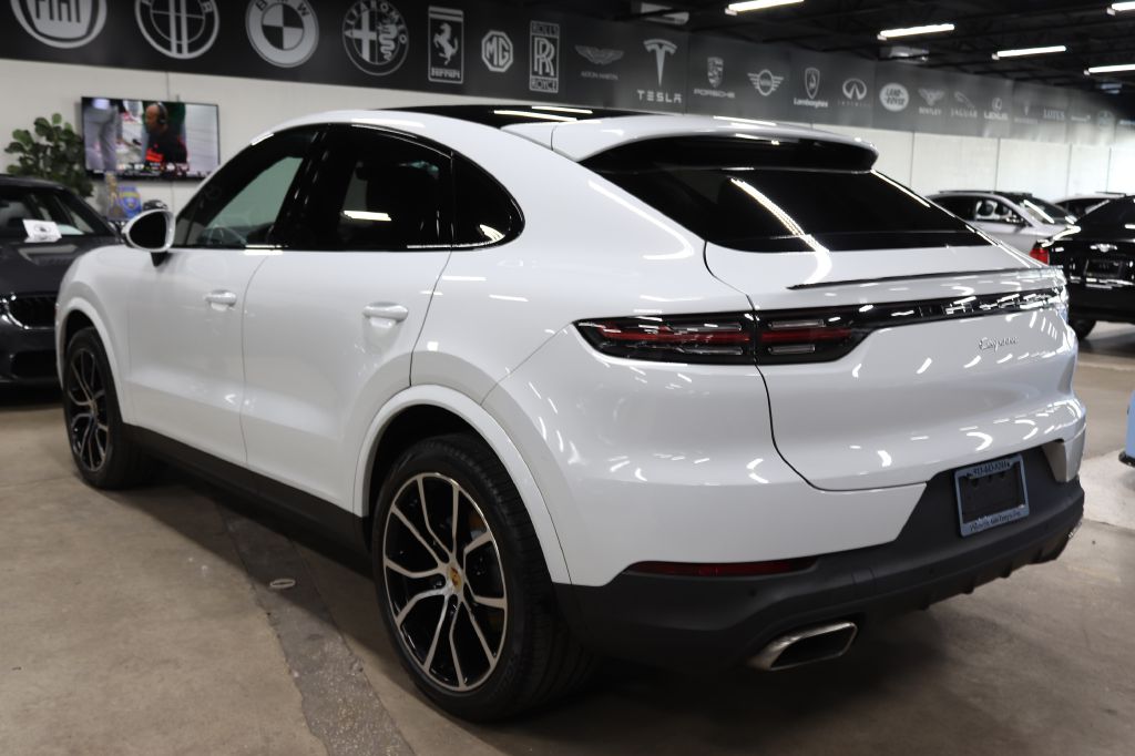 2022 Porsche Cayenne Coupe photo 3