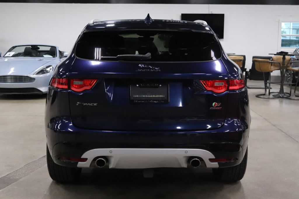 2019 Jaguar F-PACE S photo 4