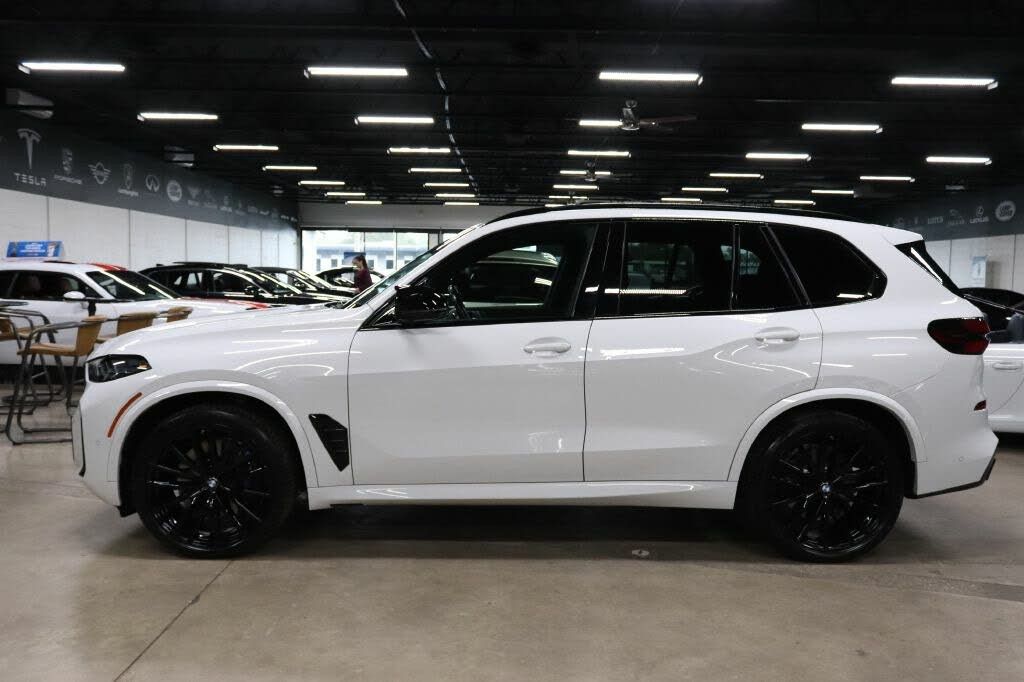 2024 Bmw X5 M60i photo 2