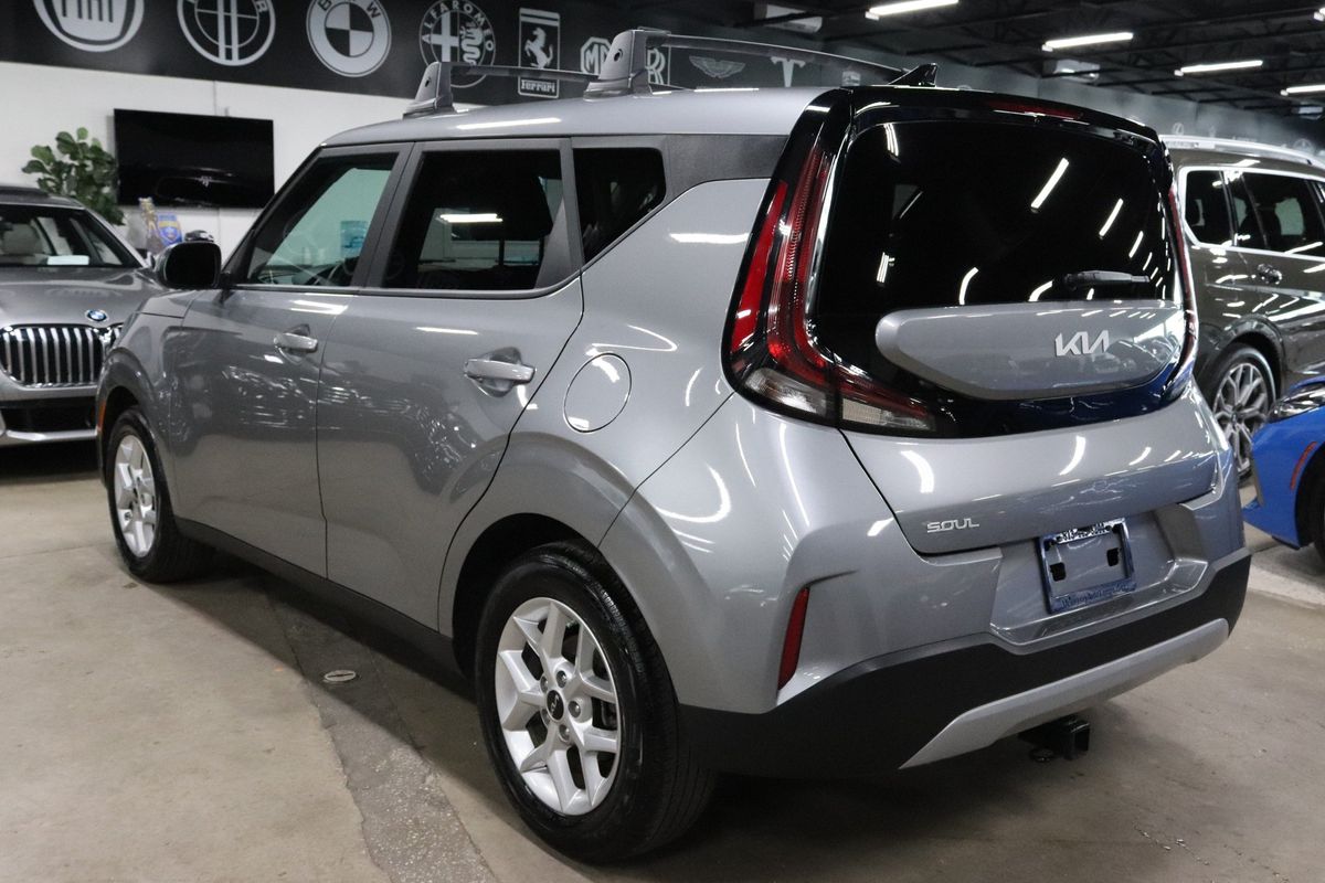 2024 Kia Soul LX photo 3