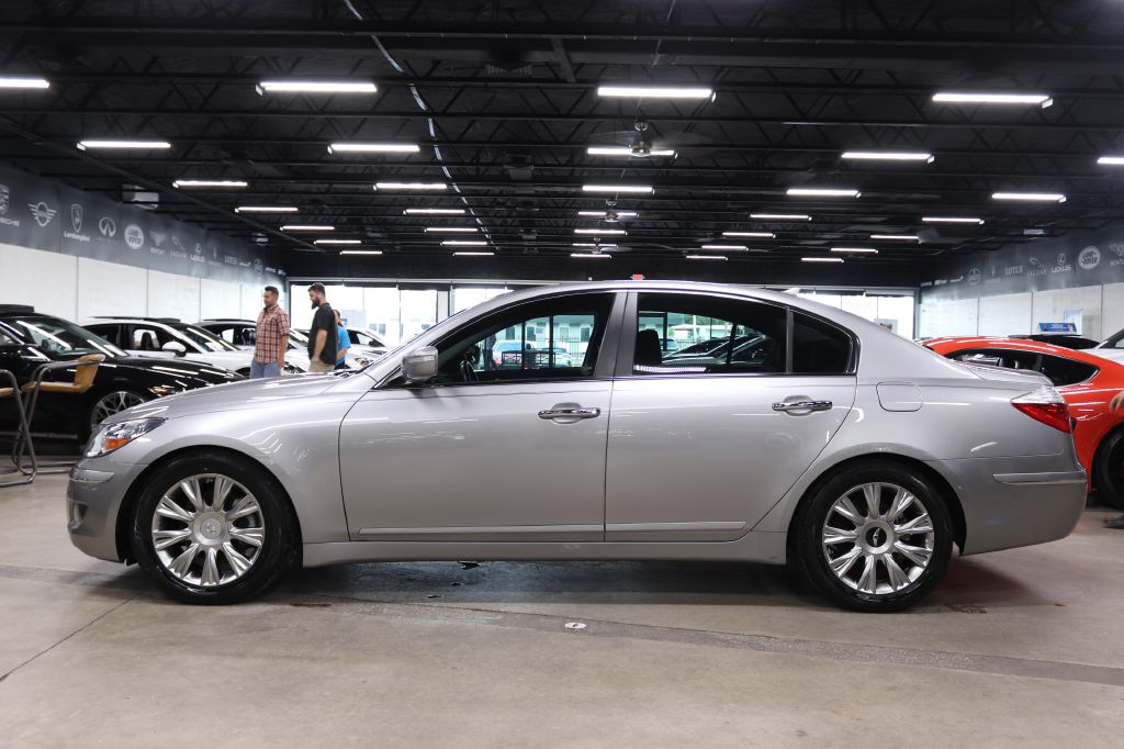 2010 Hyundai Genesis 3.8 photo 2