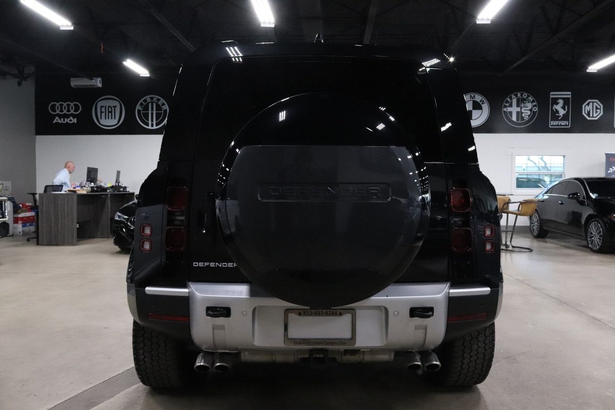 2024 Land Rover Defender 110 V8 SE photo 3