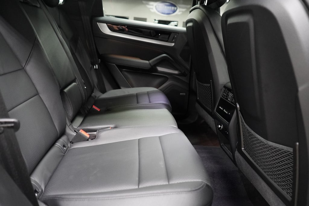 2024 Porsche Cayenne Base - Photo 18