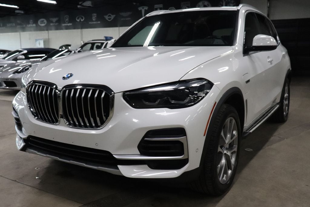 2023 BMW X5 45e's photo