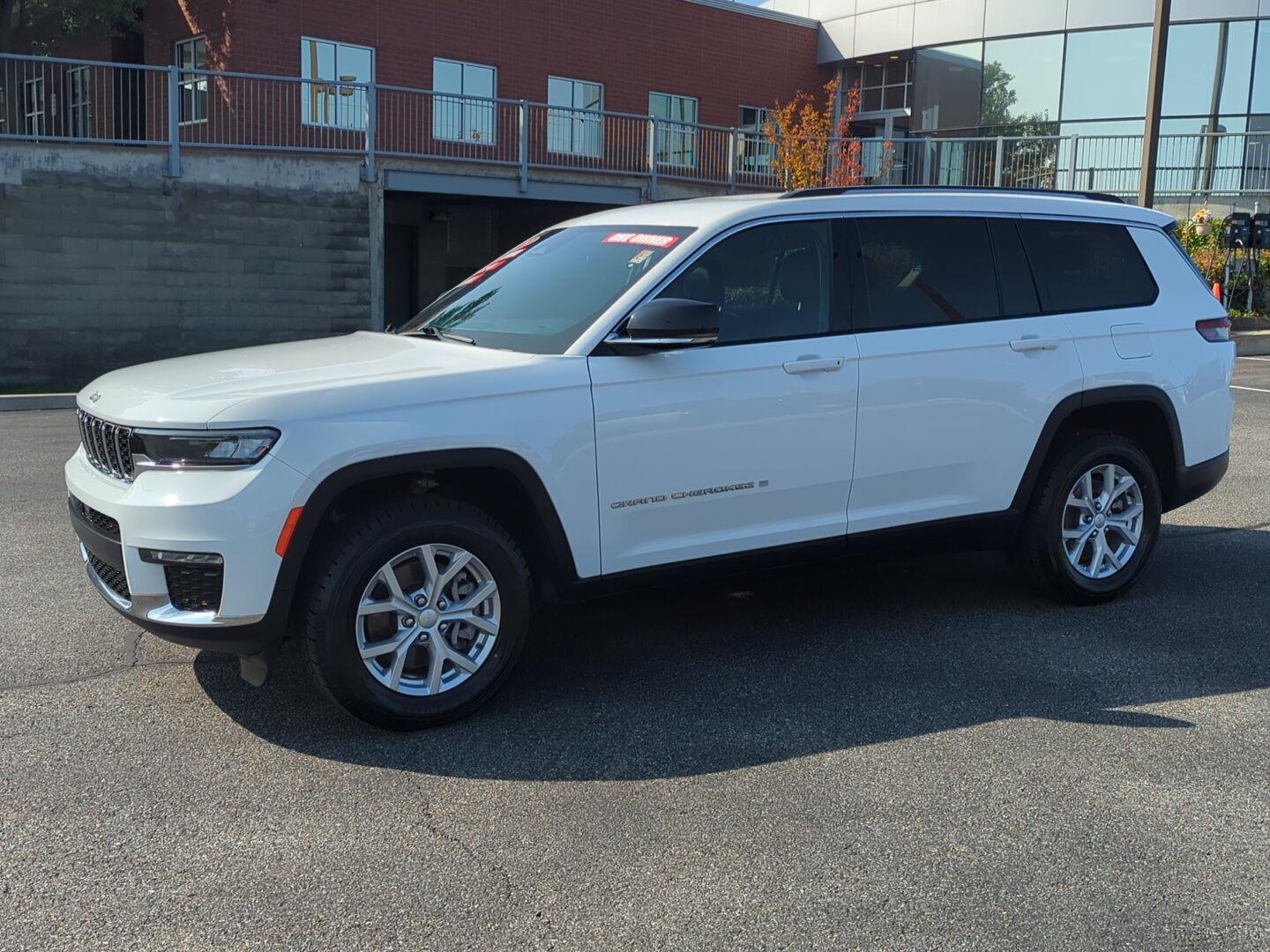 2023 Jeep Grand Cherokee Limited photo 3
