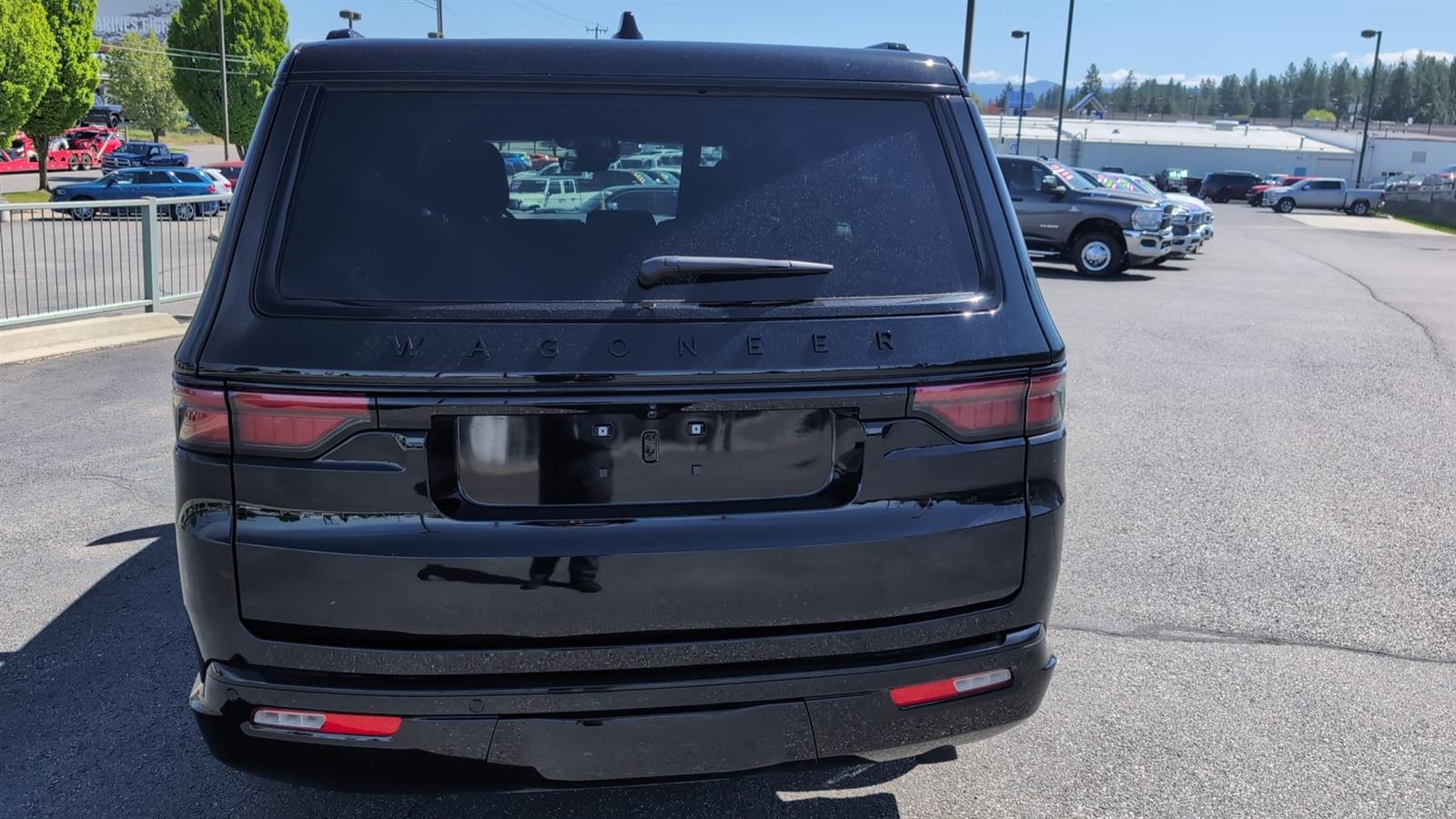 2025 Jeep Wagoneer L Carbide photo 4