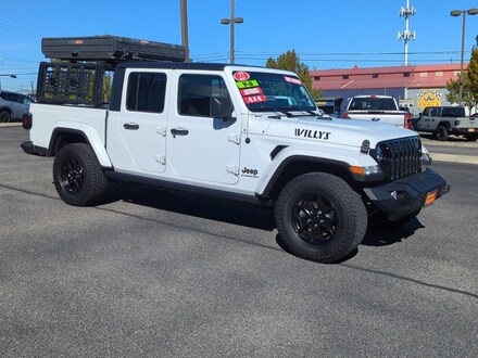 2022 Jeep Gladiator Willys Truck Crew Cab