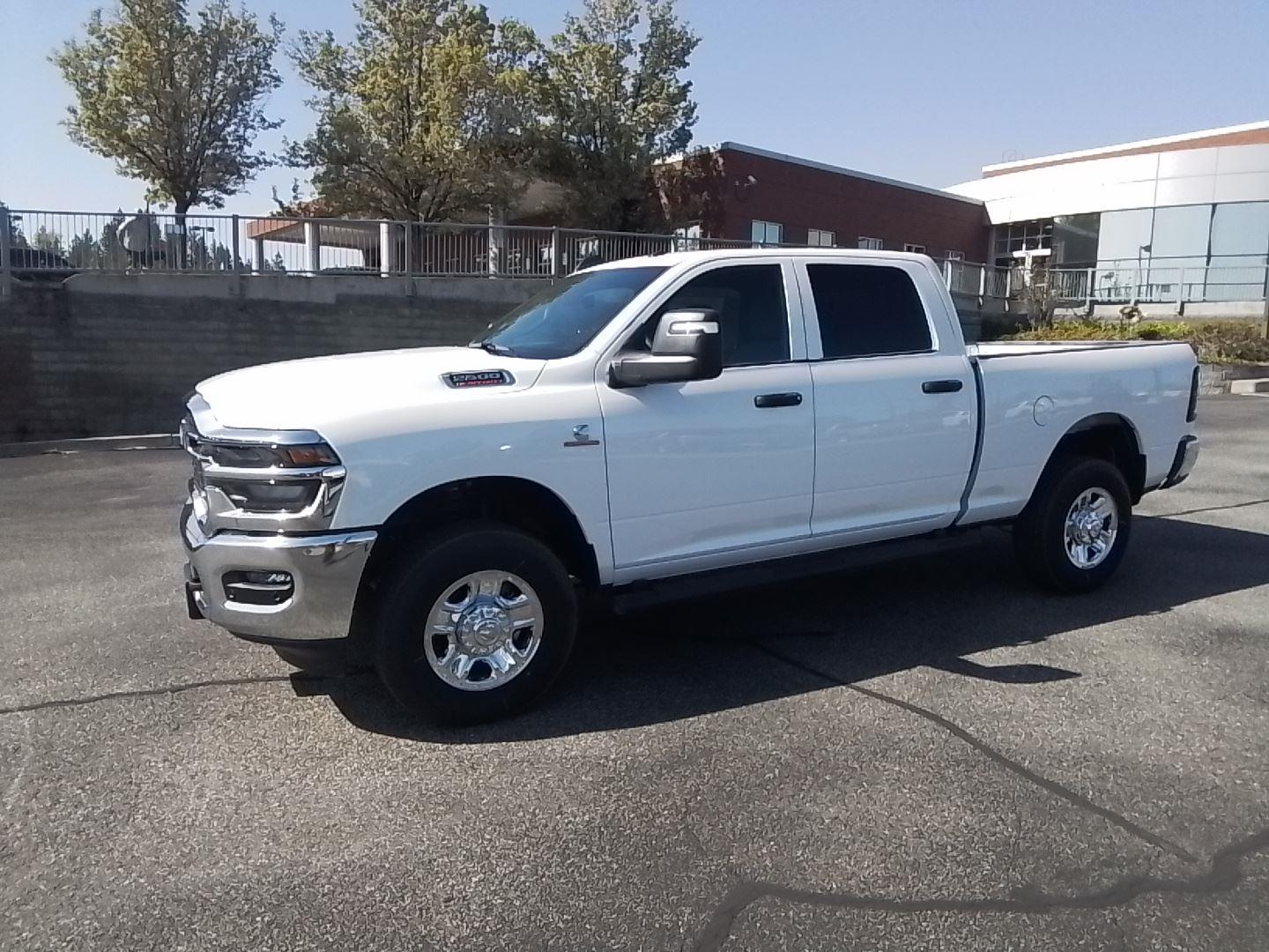 2025 Ram 2500 Tradesman photo 3