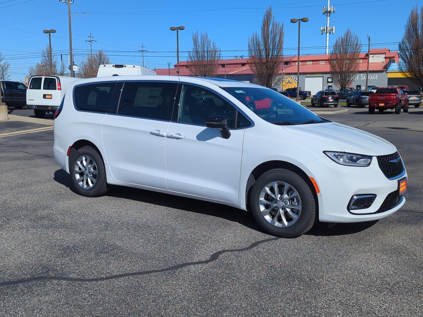2026 Chrysler Pacifica Passenger Van 