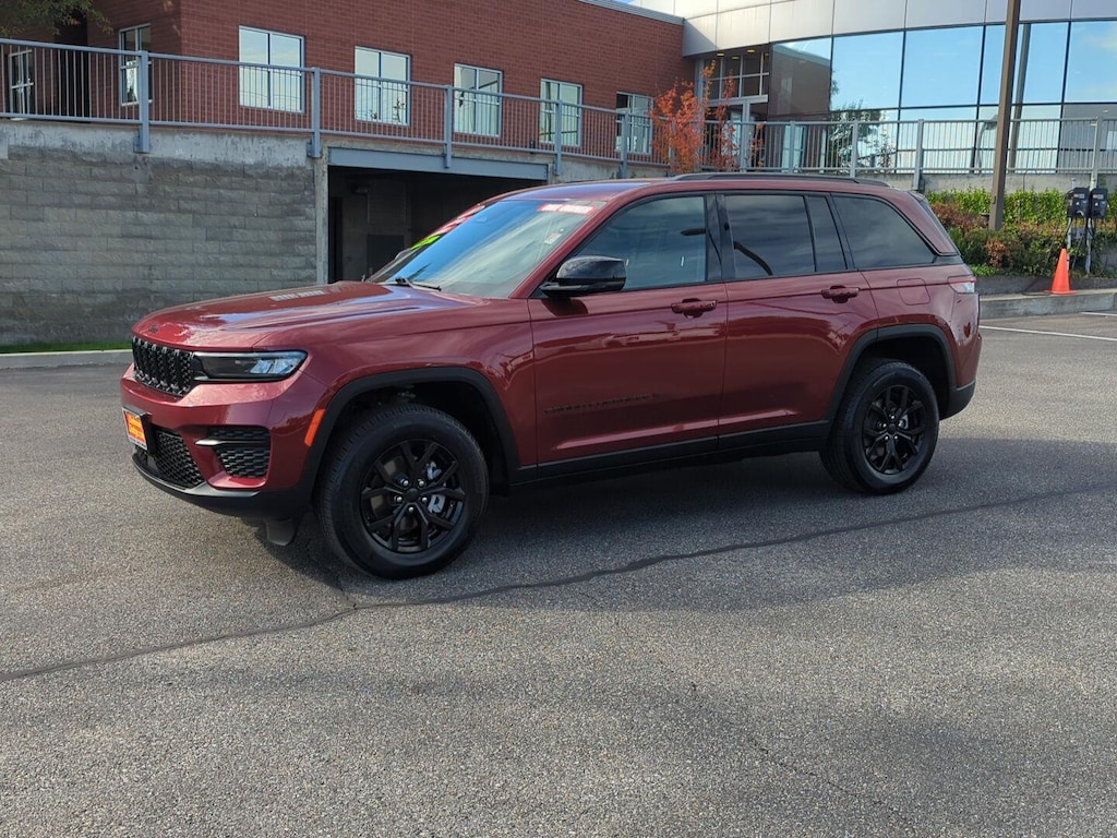 Used 2024 Jeep Grand Cherokee Altitude SUV