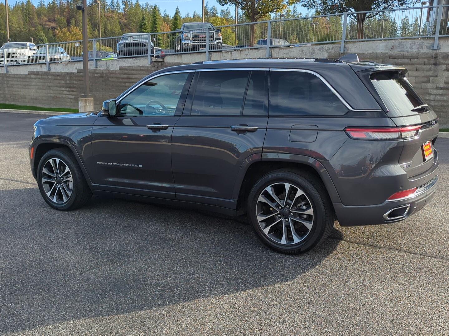 2022 Jeep Grand Cherokee Overland photo 4