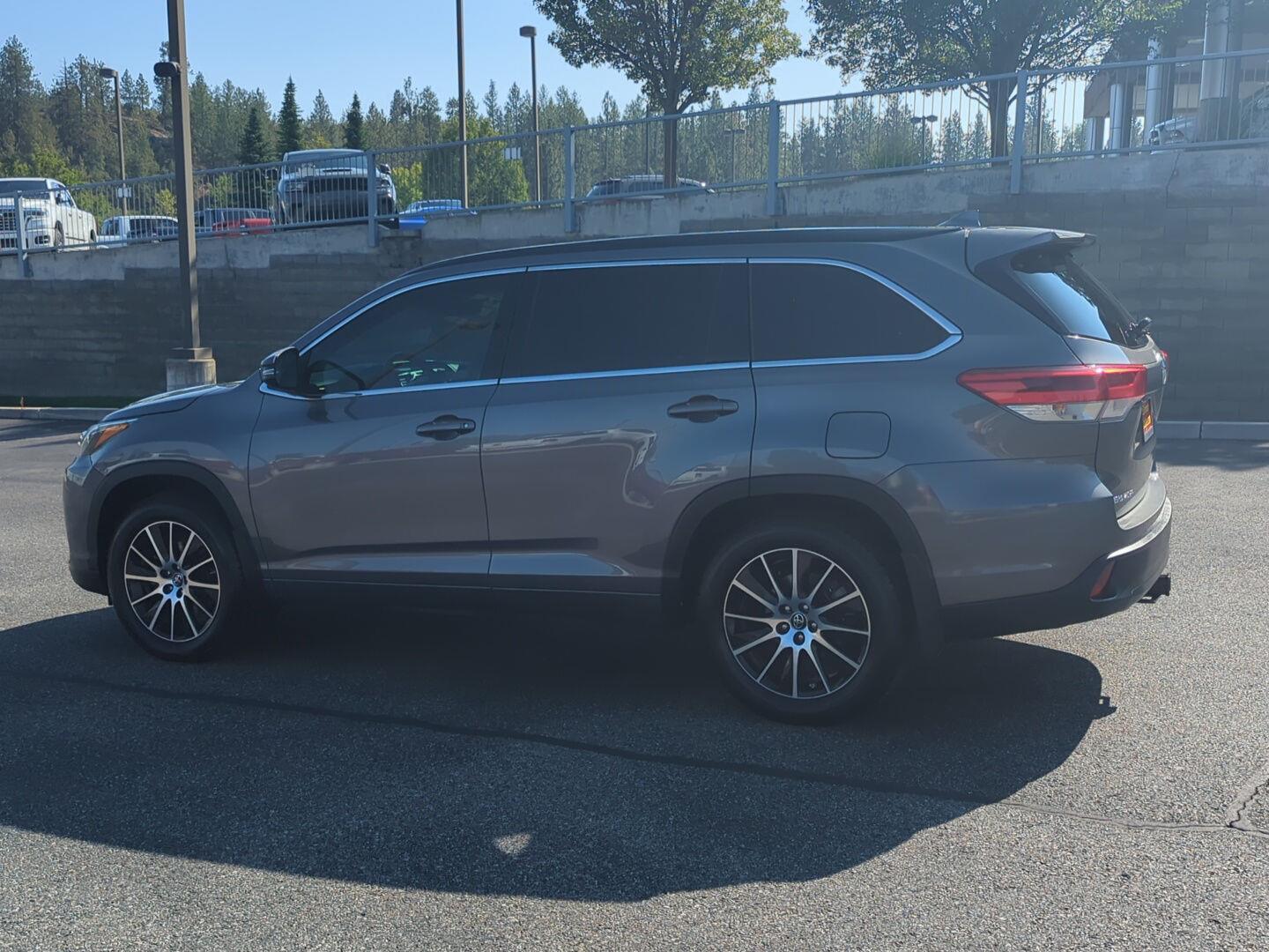 2018 Toyota Highlander SE photo 4