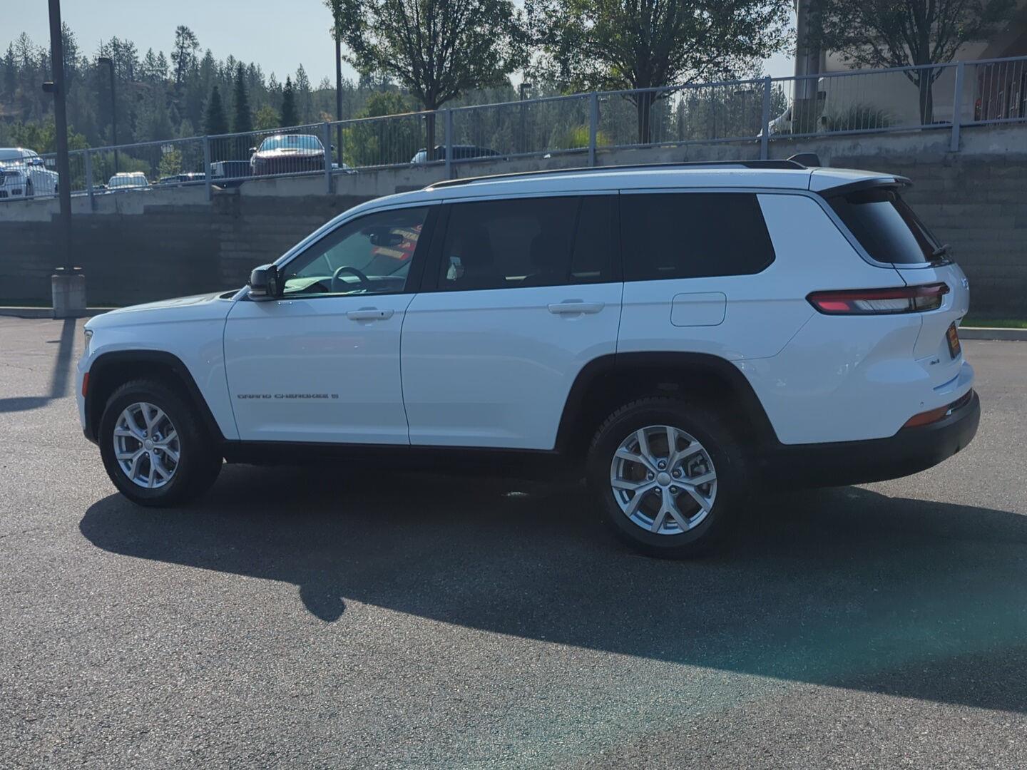 2023 Jeep Grand Cherokee Limited photo 4