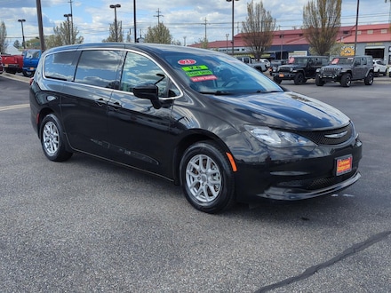2023 Chrysler Voyager LX Van Passenger Van