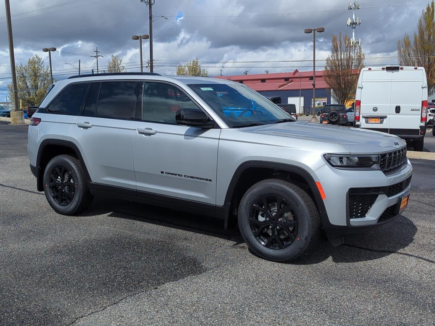 2026 Jeep Grand Cherokee Laredo Altitude 4x4's photo