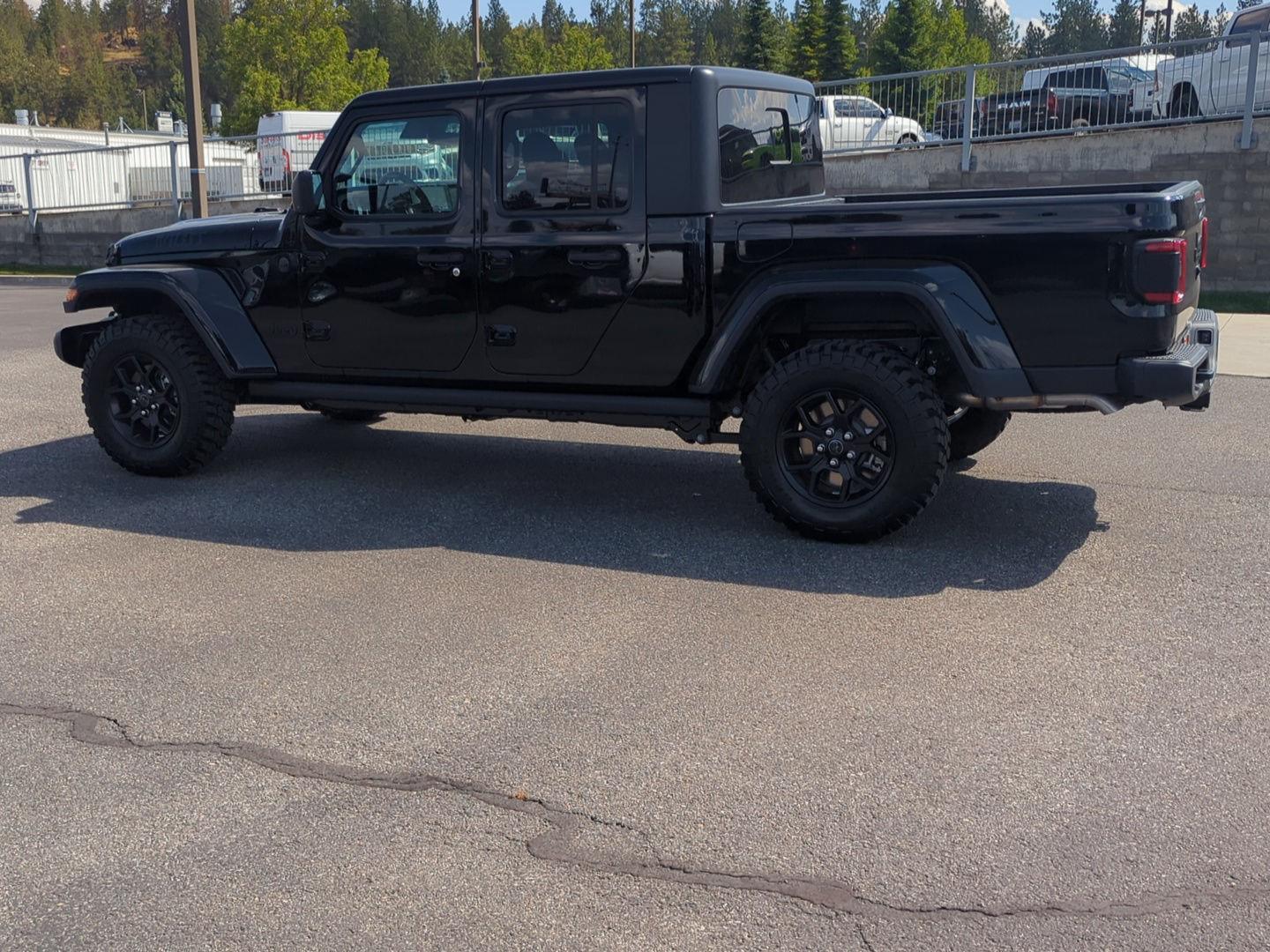 2025 Jeep Gladiator Willys photo 4