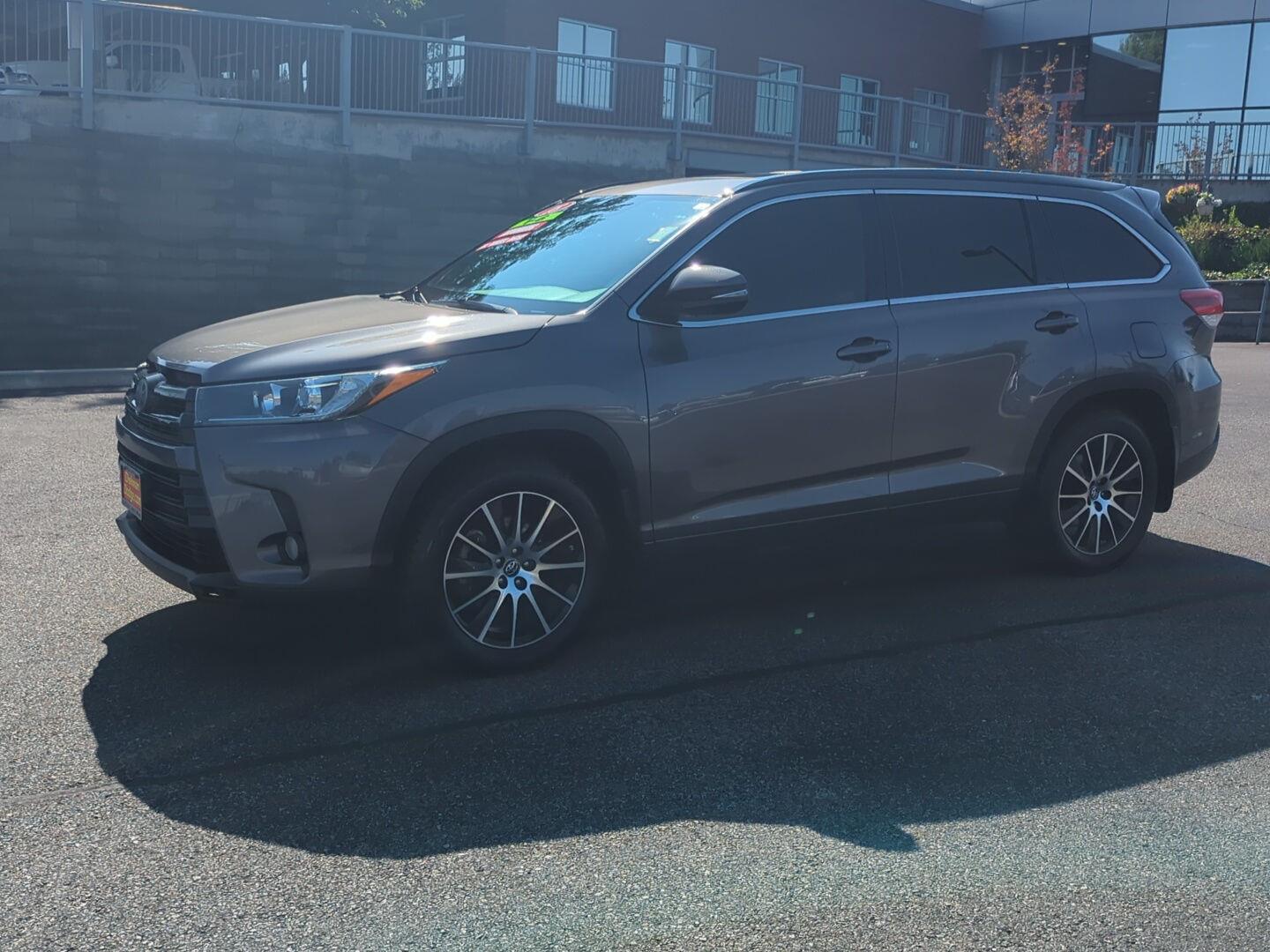 2018 Toyota Highlander SE photo 3