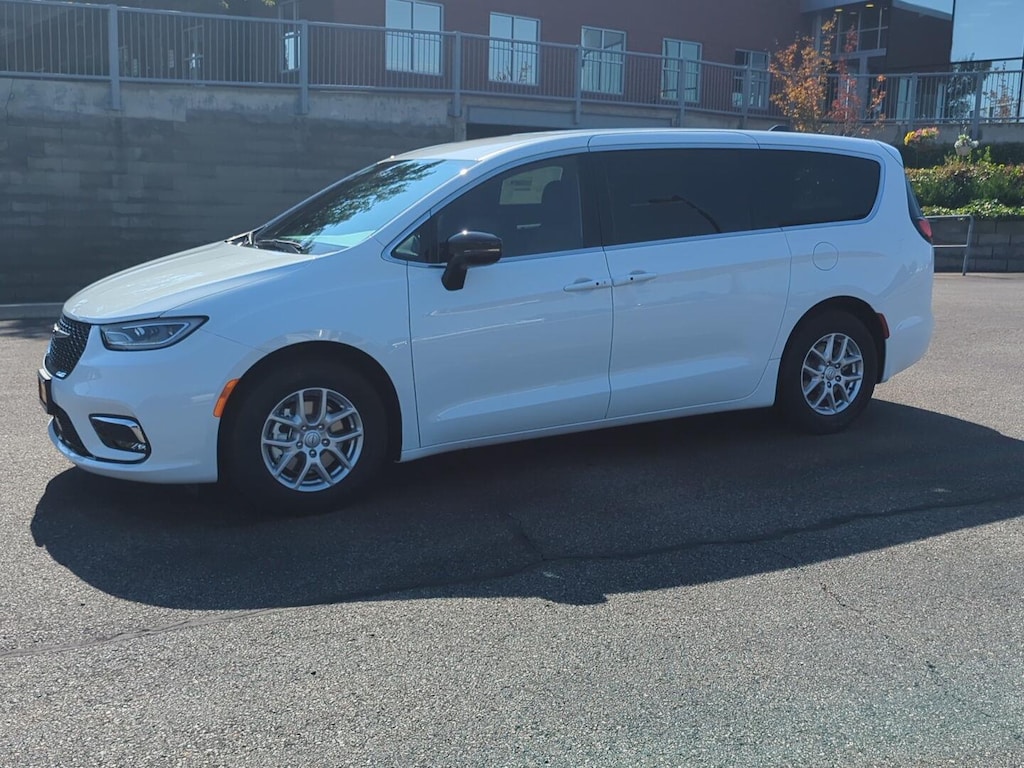 New 2026 Chrysler Pacifica SELECT Passenger Van