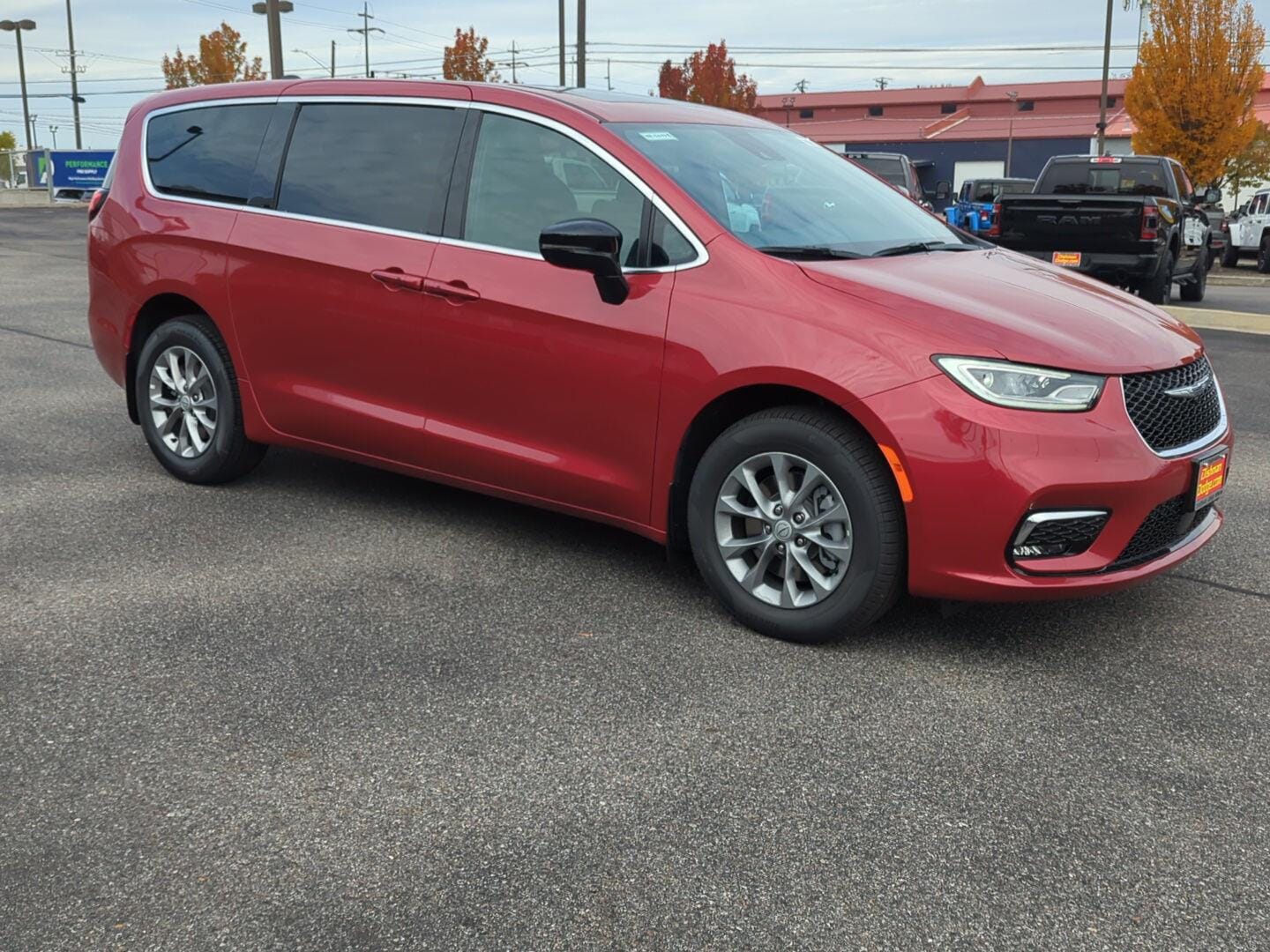2026 Chrysler Pacifica Select's photo