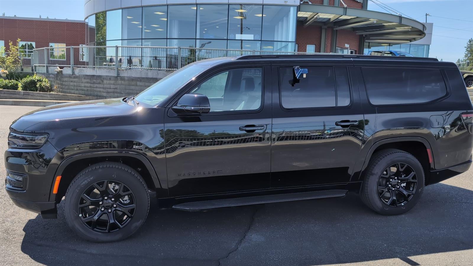 2025 Jeep Wagoneer L Carbide photo 3