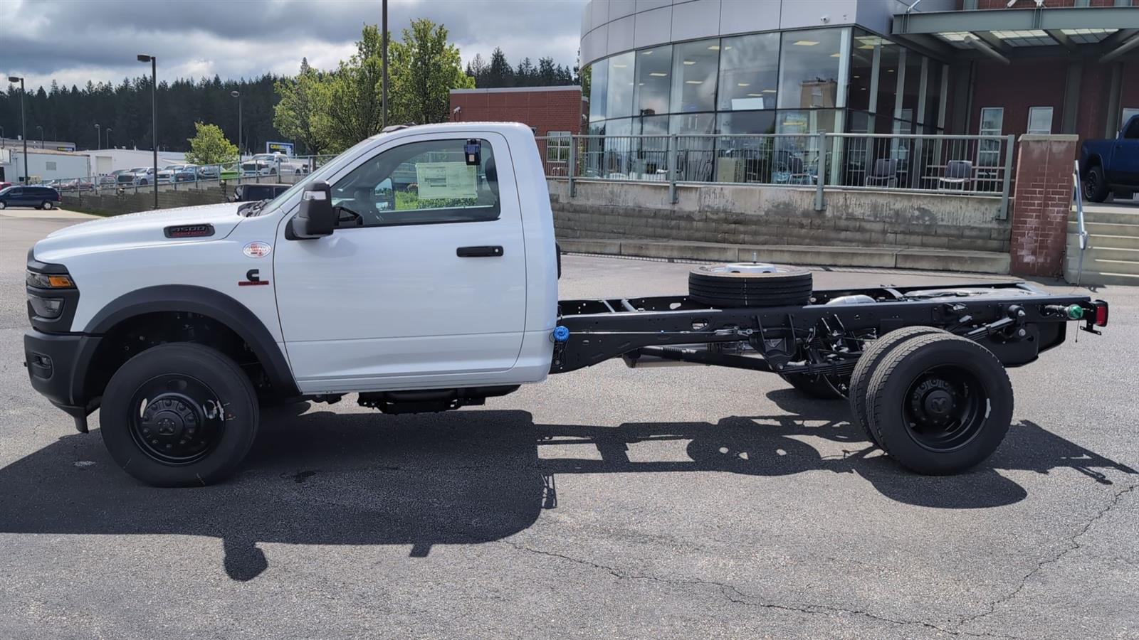 2025 Ram 4500 Tradesman photo 3