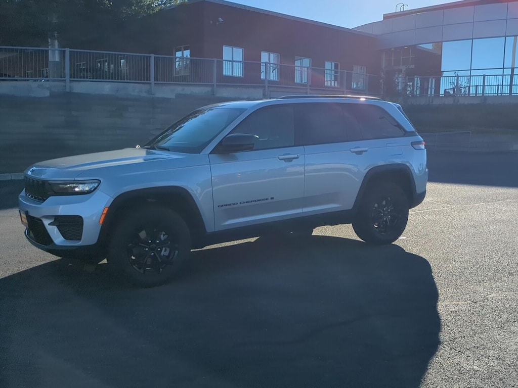 New 2025 Jeep Grand Cherokee ALTITUDE X 4X4 Sport Utility