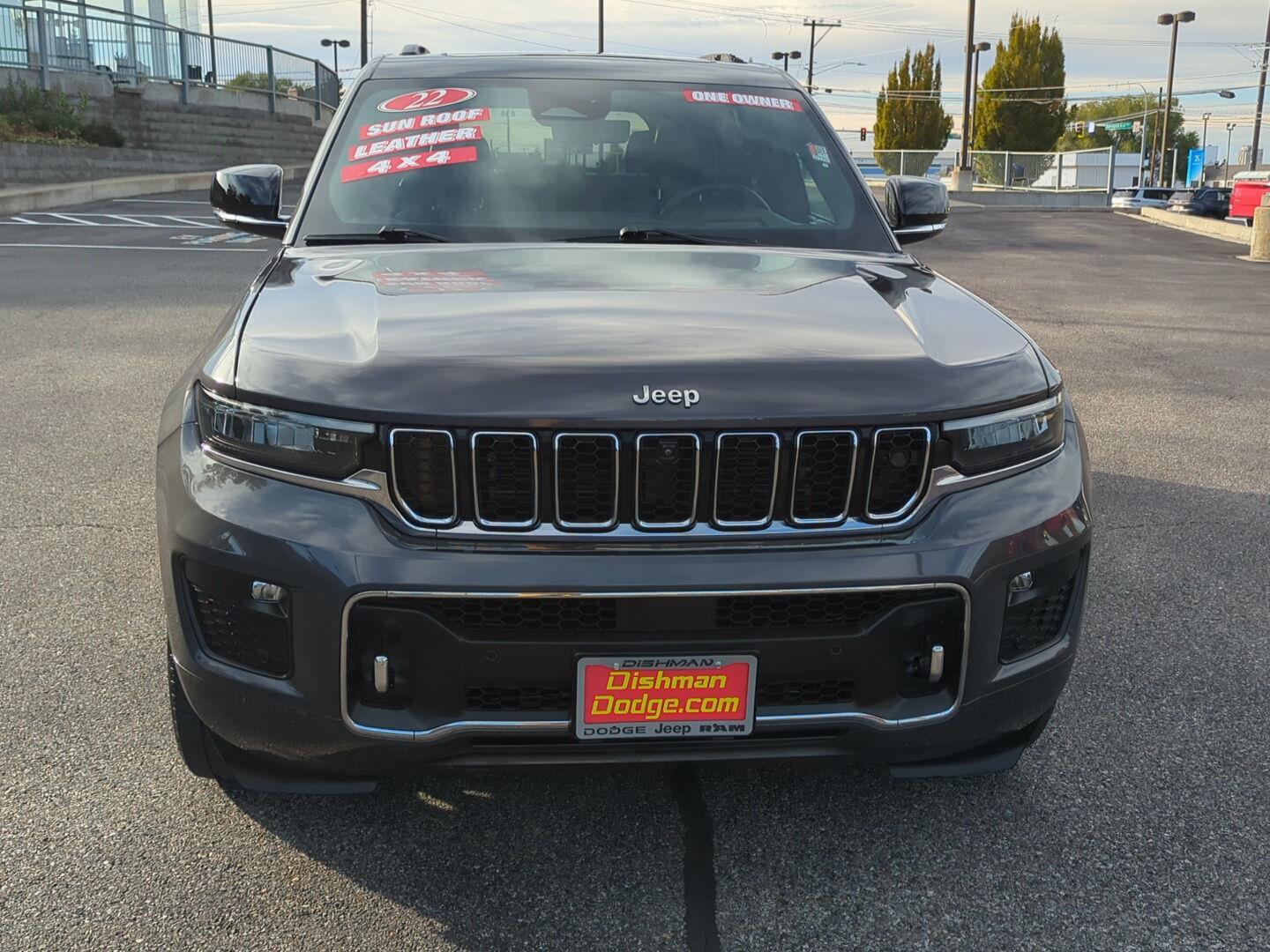 2022 Jeep Grand Cherokee Overland photo 2