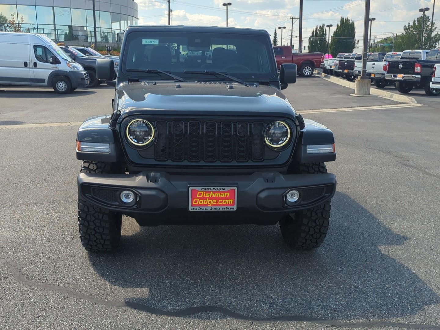 2025 Jeep Gladiator Willys photo 2