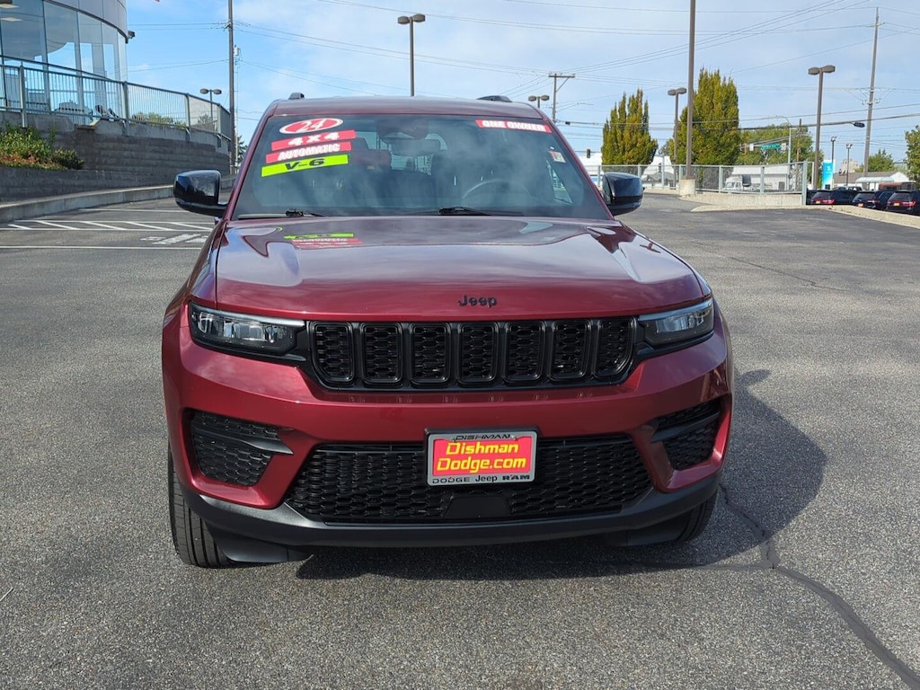 Used 2024 Jeep Grand Cherokee Altitude SUV