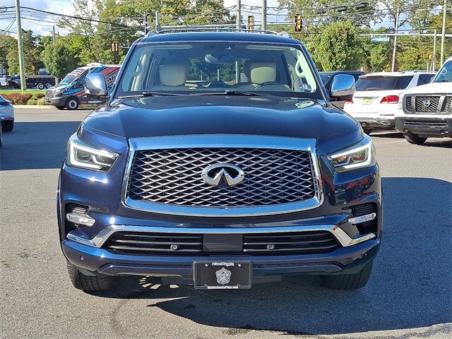 2019 Infiniti QX80 Luxe photo 2