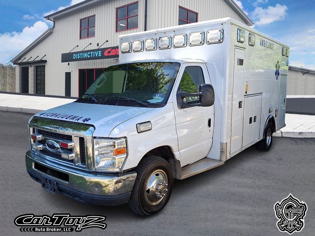 2013 Ford E-Series's photo