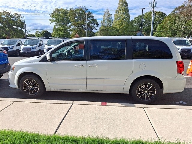 2017 Dodge Grand Caravan SE photo 2