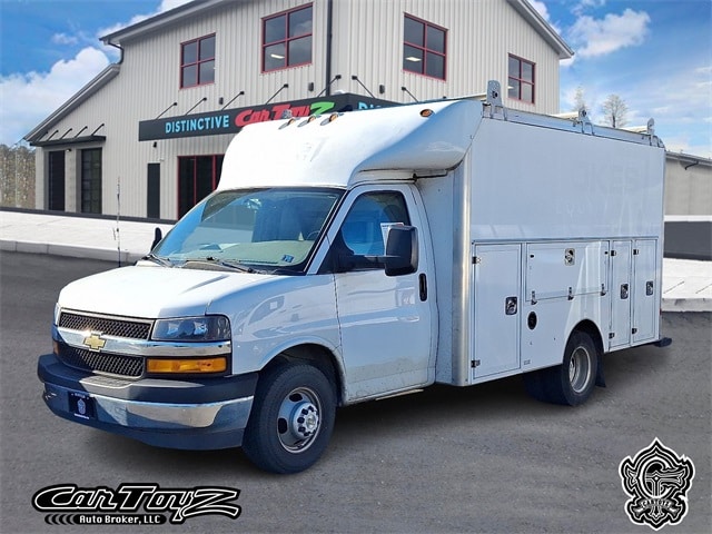 2021 Chevrolet Express Base's photo