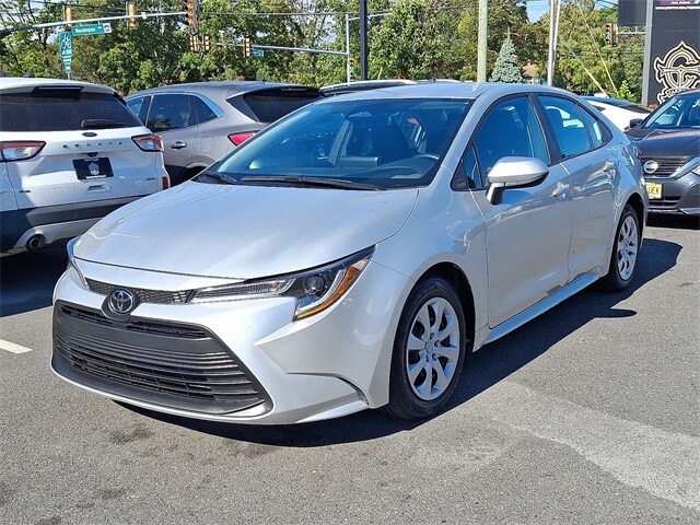2025 Toyota Corolla LE photo 3