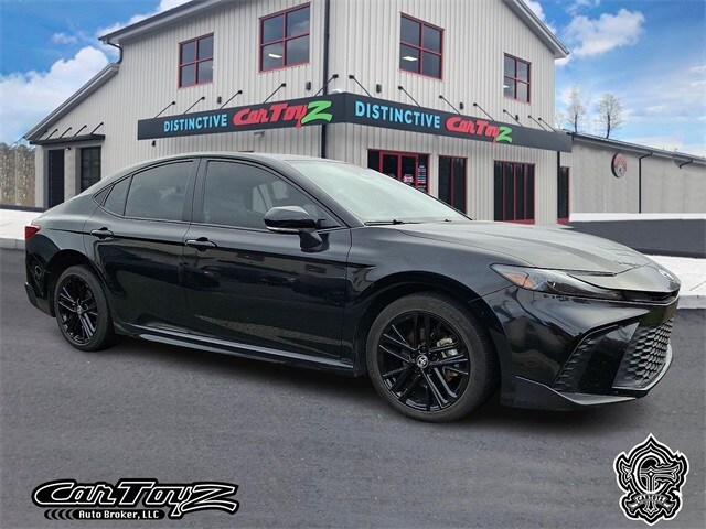 2025 Toyota Camry SE's photo