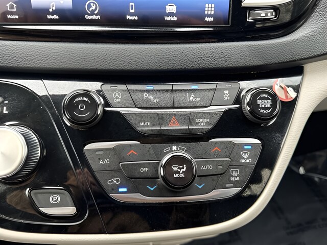 2023 Chrysler Pacifica Touring L - Photo 16